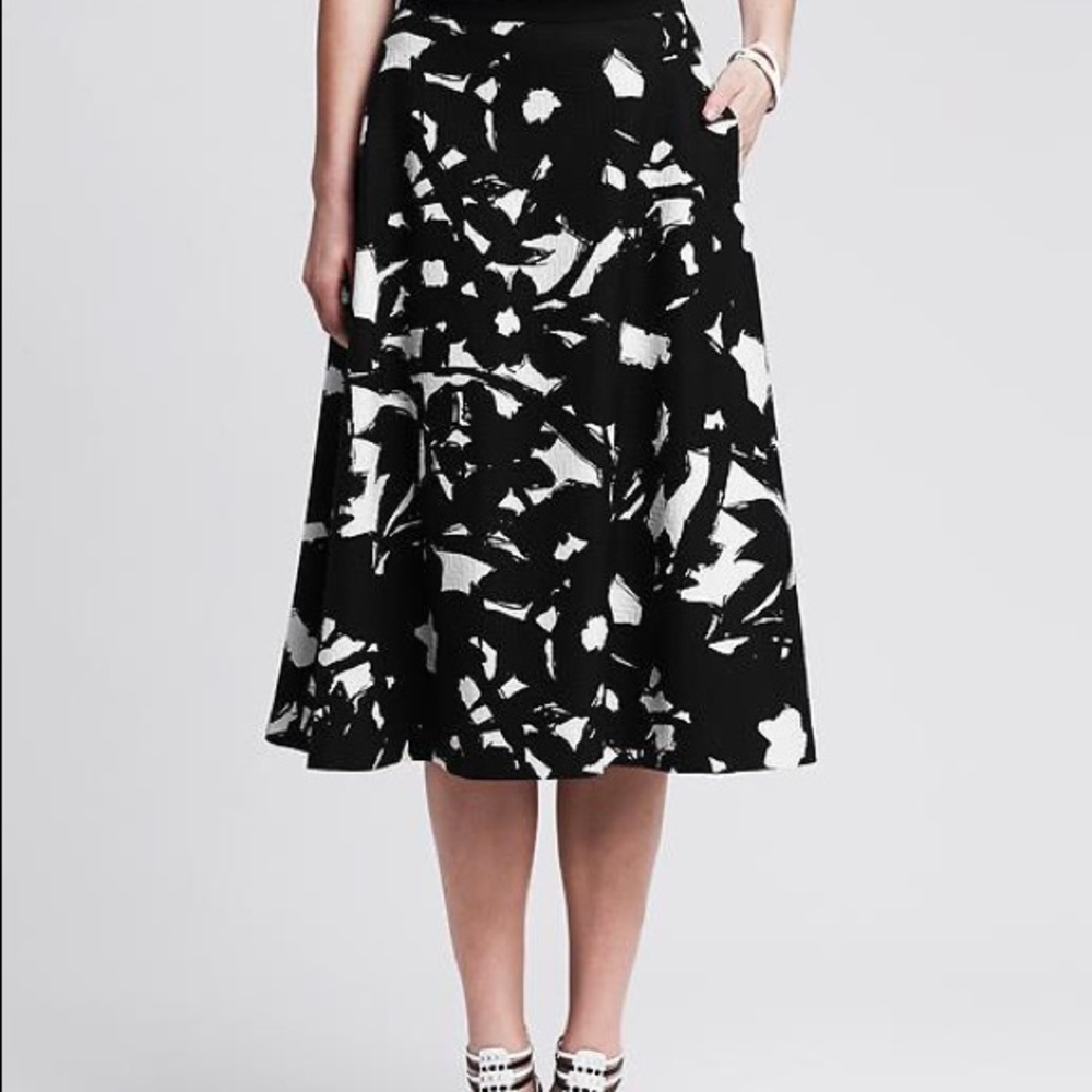 Banana Republic Black Floral Midi Skirt (Size 0)